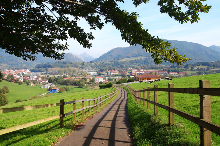 Your walk, drive or bicycle ride to Arriondas village: just 800 metres away